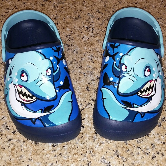 boys shark crocs